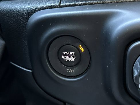 Used 2020 Jeep Wrangler Unlimited Sahara AWD/4WD image 19