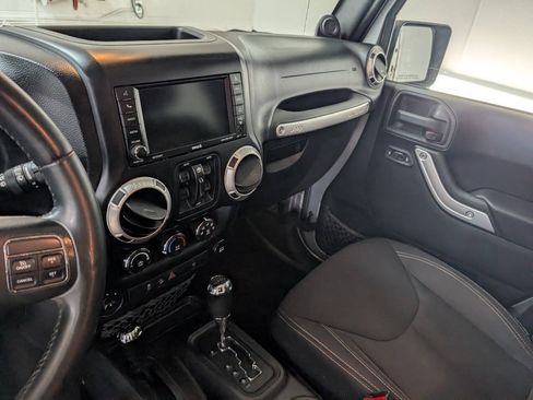 Used 2013 Jeep Wrangler Unlimited Sahara w/ Connectivity Group AWD/4WD image 11