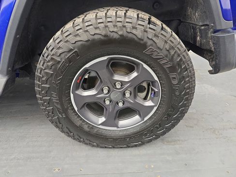Used 2019 Jeep Wrangler Unlimited Sahara w/ Uconnect 4C Nav & Sound Group AWD/4WD image 14