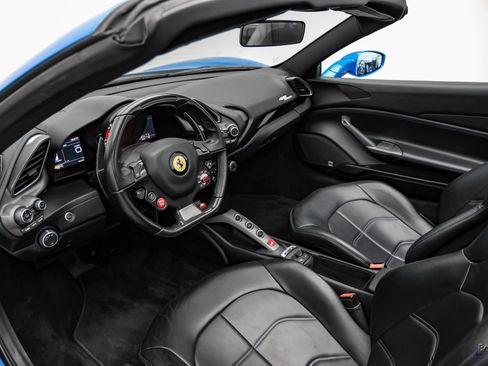 Used 2017 Ferrari 488 Spider RWD image 3