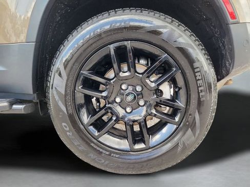 Used 2023 Land Rover Defender 110 S image 8