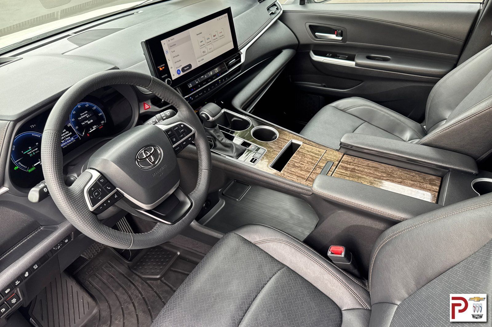 Used 2025 Toyota Sienna Platinum AWD/4WD image 10