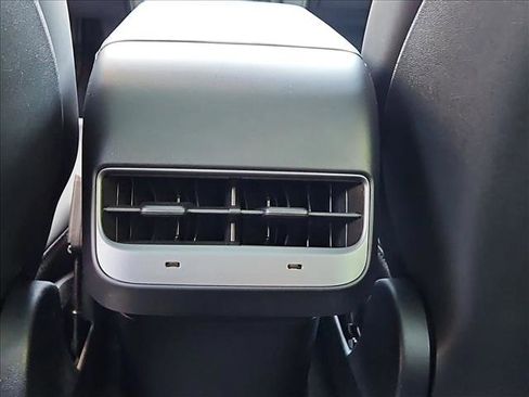 Used 2025 Tesla Model Y Long Range AWD/4WD image 23