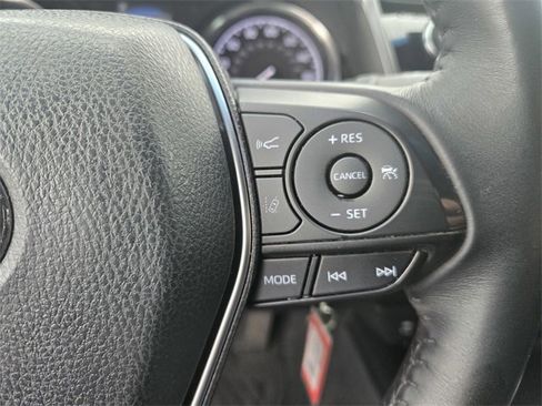 Used 2018 Toyota Camry LE image 25