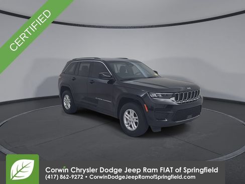 Certified 2023 Jeep Grand Cherokee Laredo AWD/4WD image 3