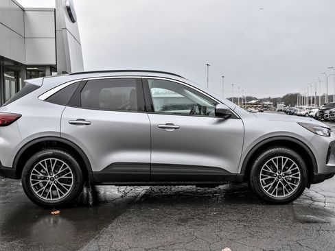 Used 2024 Ford Escape SE image 9