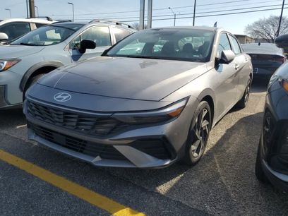 Used 2025 Hyundai Elantra Limited