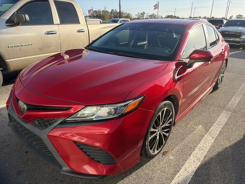Used 2019 Toyota Camry SE image 1