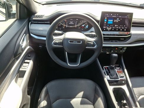 Certified 2023 Jeep Compass Latitude AWD/4WD image 12