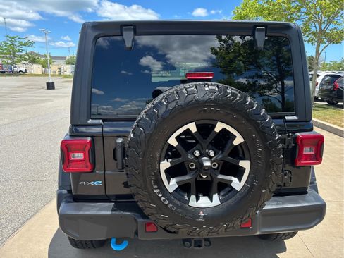 Used 2024 Jeep Wrangler Unlimited Rubicon 4xe AWD/4WD image 5
