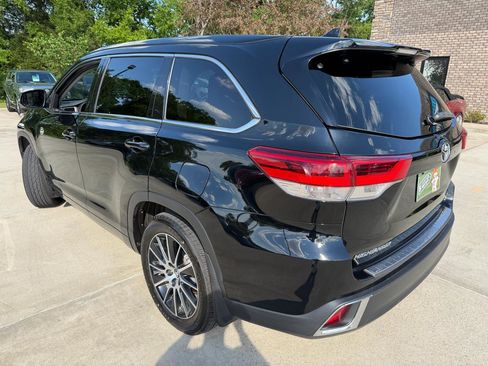 Used 2017 Toyota Highlander XLE AWD/4WD image 7