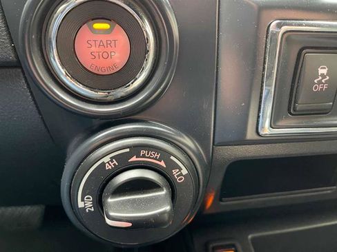 Used 2018 Nissan Titan SV w/ SV Convenience Package image 26