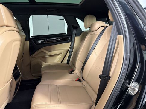 Certified 2023 Porsche Cayenne AWD/4WD image 23