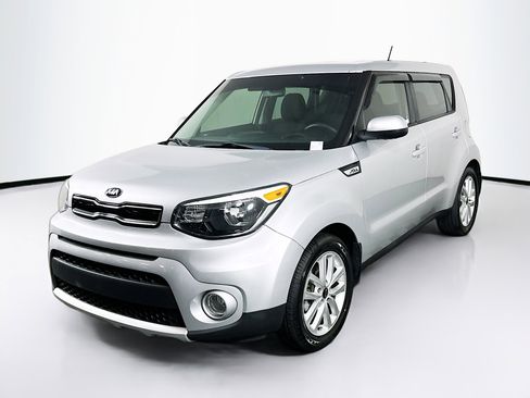 Used 2018 Kia Soul + FWD image 3