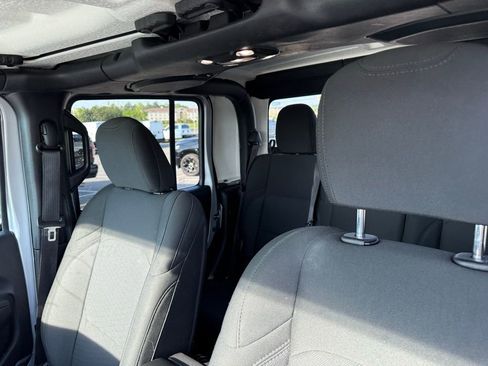 Used 2022 Jeep Gladiator Sport image 23