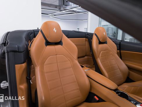 Used 2017 Ferrari California T RWD image 42