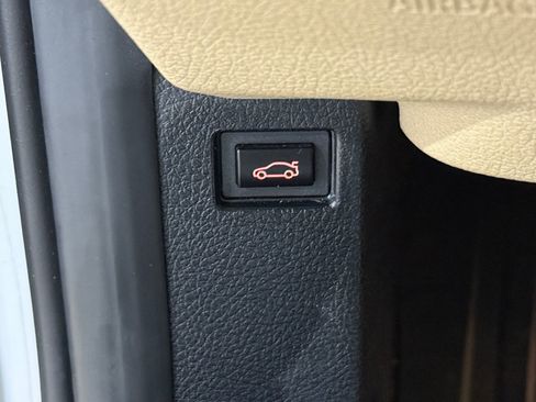 Used 2018 BMW 330i 330i w/ Convenience Package image 25