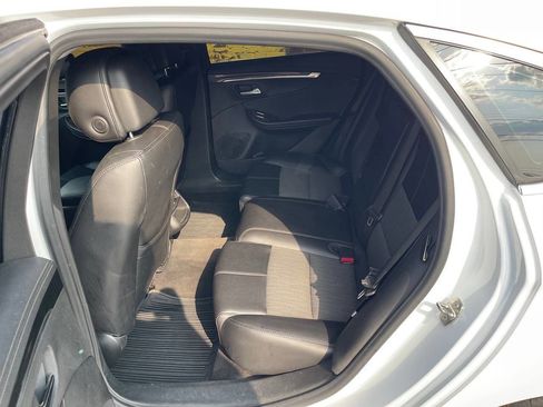 Used 2014 Chevrolet Impala LT w/ Convenience Package image 13