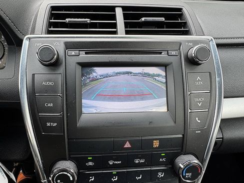 Used 2015 Toyota Camry SE FWD image 16