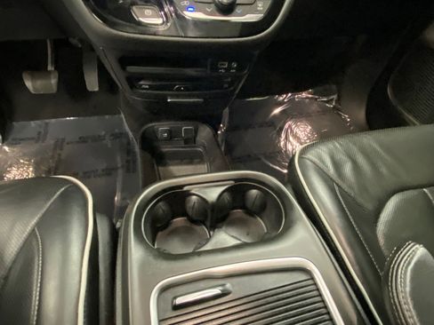 Used 2018 Chrysler Pacifica Limited w/ S Appearance Package image 30