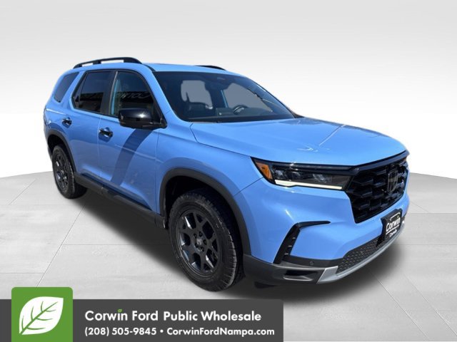 Used 2025 Honda Pilot TrailSport image 3