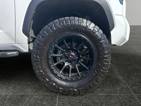Used 2025 Toyota Tundra Limited w/ TRD Off-Road Package AWD/4WD image 9