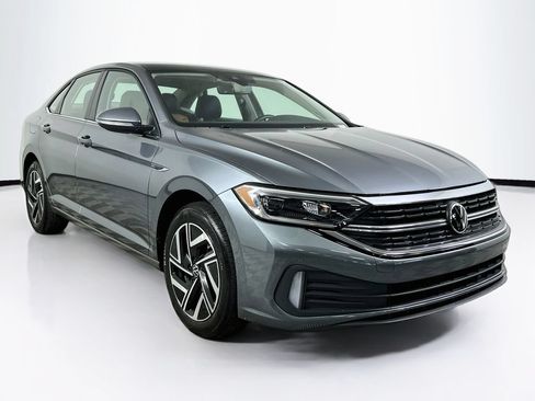 Used 2024 Volkswagen Jetta SEL FWD image 3