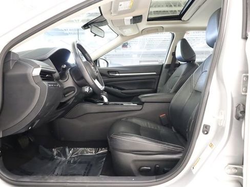 Used 2023 Nissan Altima 2.5 SL FWD image 12