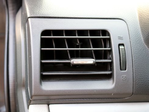 Used 2014 Subaru Forester 2.5i Limited image 16