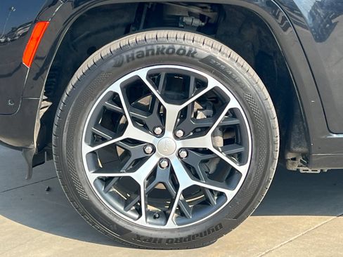 Used 2023 Jeep Grand Cherokee Summit AWD/4WD image 37
