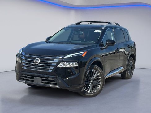 Used 2025 Nissan Rogue Platinum image 2