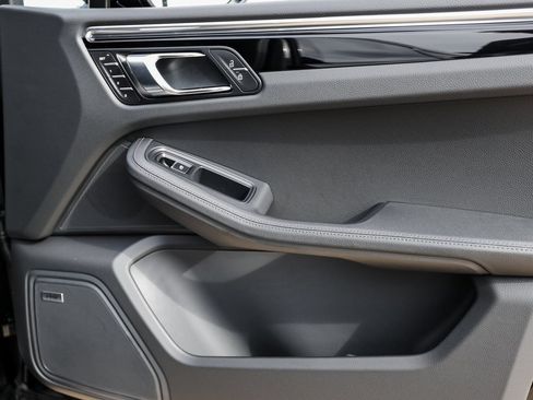 Certified 2026 Porsche Macan S AWD/4WD image 26
