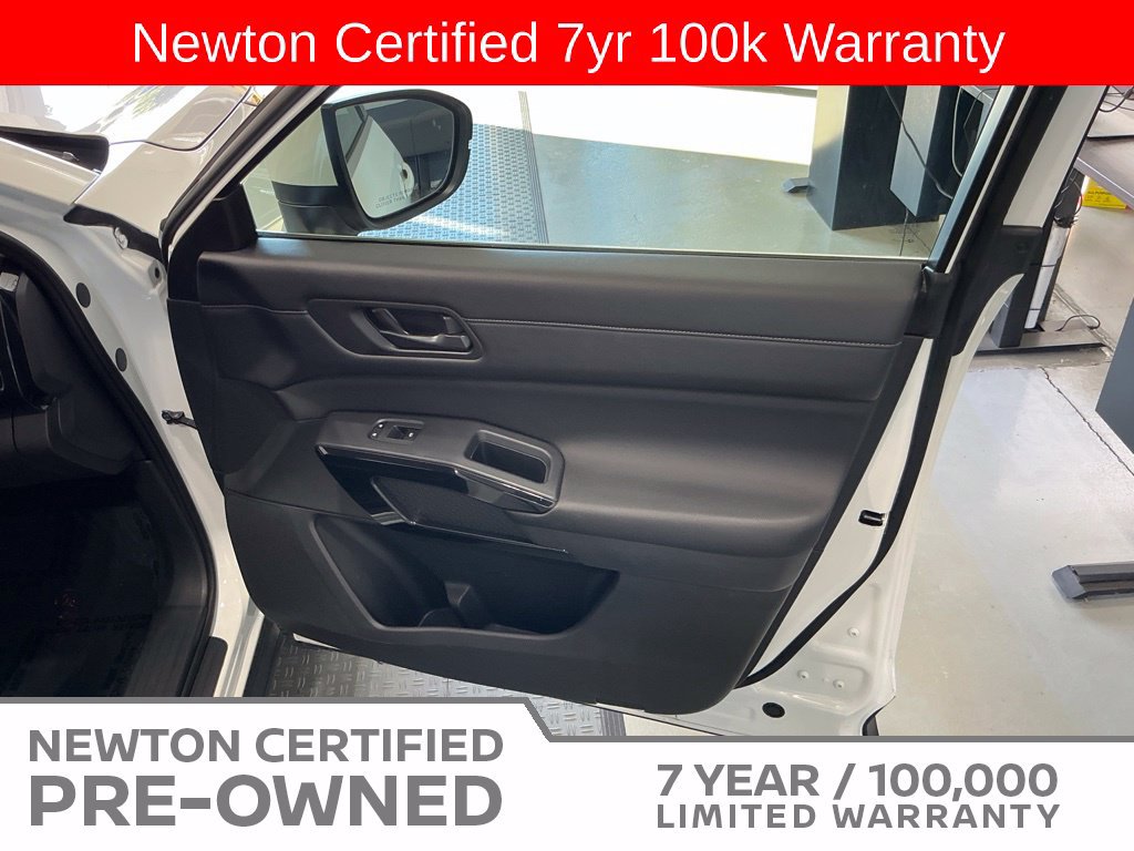 Used 2024 Nissan Pathfinder SV FWD image 40