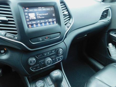 Used 2019 Jeep Cherokee Latitude Plus w/ Cold Weather Group image 10