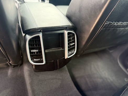 Used 2017 Porsche Cayenne Platinum Edition image 17