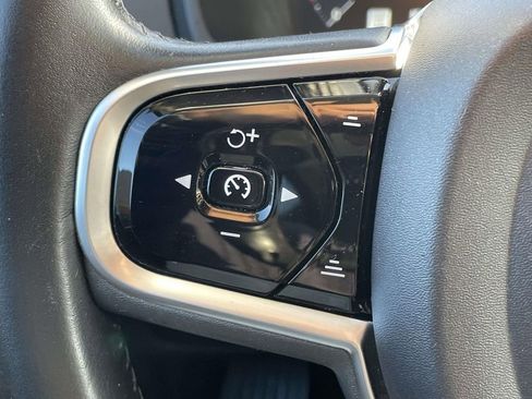 Used 2019 Volvo XC90 T6 Momentum w/ Advanced Package image 11