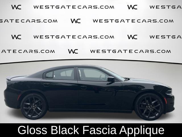 Used 2022 Dodge Charger SXT w/ Blacktop Package RWD image 5