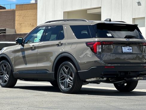 New 2026 Ford Explorer ST-Line w/ ST-Line Street Pack RWD image 5