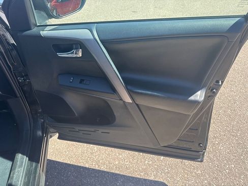 Used 2018 Toyota RAV4 XLE AWD/4WD image 17