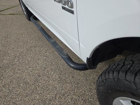 Used 2022 RAM 1500 Classic SLT AWD/4WD image 35