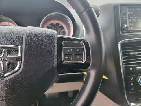 Used 2018 Dodge Grand Caravan SXT image 16