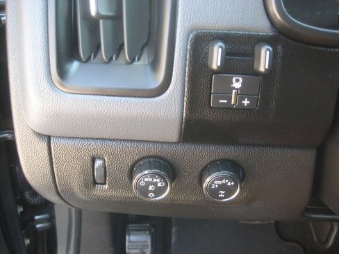 Used 2018 Chevrolet Colorado Z71 image 17