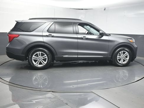 Used 2023 Ford Explorer XLT w/ Equipment Group 202A RWD image 8