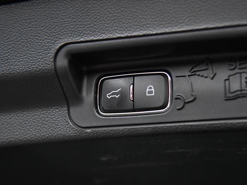 Used 2022 Ford Explorer XLT w/ Equipment Group 202A image 40