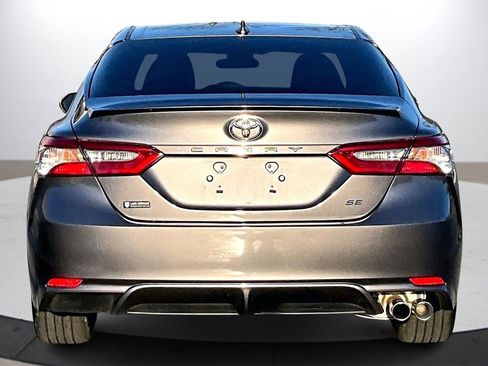 Used 2020 Toyota Camry SE image 8