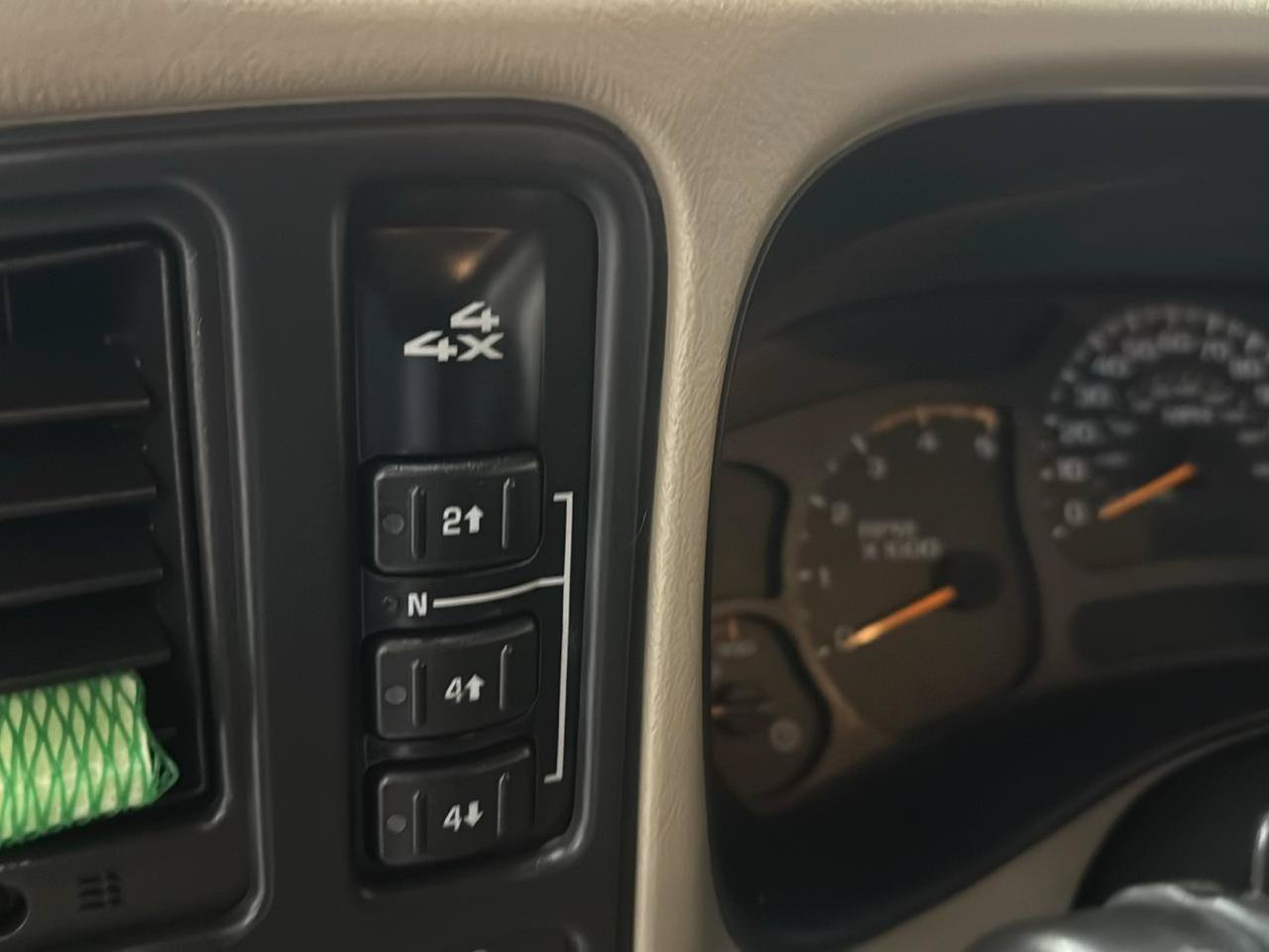 Used 2005 Chevrolet Silverado 2500 LT w/ Heavy-Duty Power Package AWD/4WD image 31