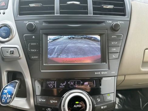 Used 2014 Toyota Prius V Five image 24