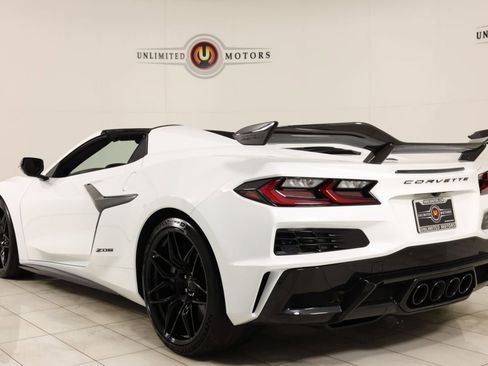 Used 2025 Chevrolet Corvette Z06 w/ Z07 Performance Package image 4