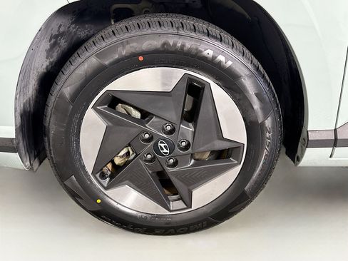 Used 2024 Hyundai Kona SEL FWD image 11