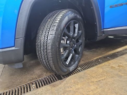 New 2026 Jeep Compass Latitude image 32